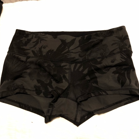 lululemon athletica Pants - Lululemon Wunder Under Shorts size 8